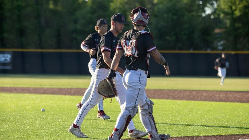 Strong Pitching, Free Bases Lifts Elon Over Queens