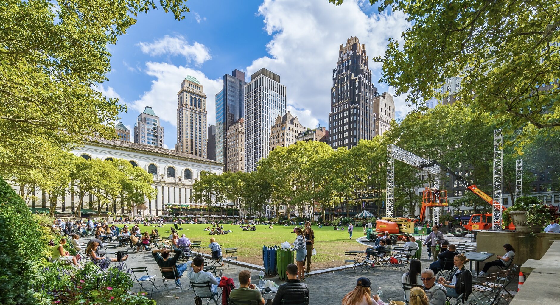 Bryant Park is Hosting a Free Nighttime Reading Party Complete With Ambient Music in NYC This Summer