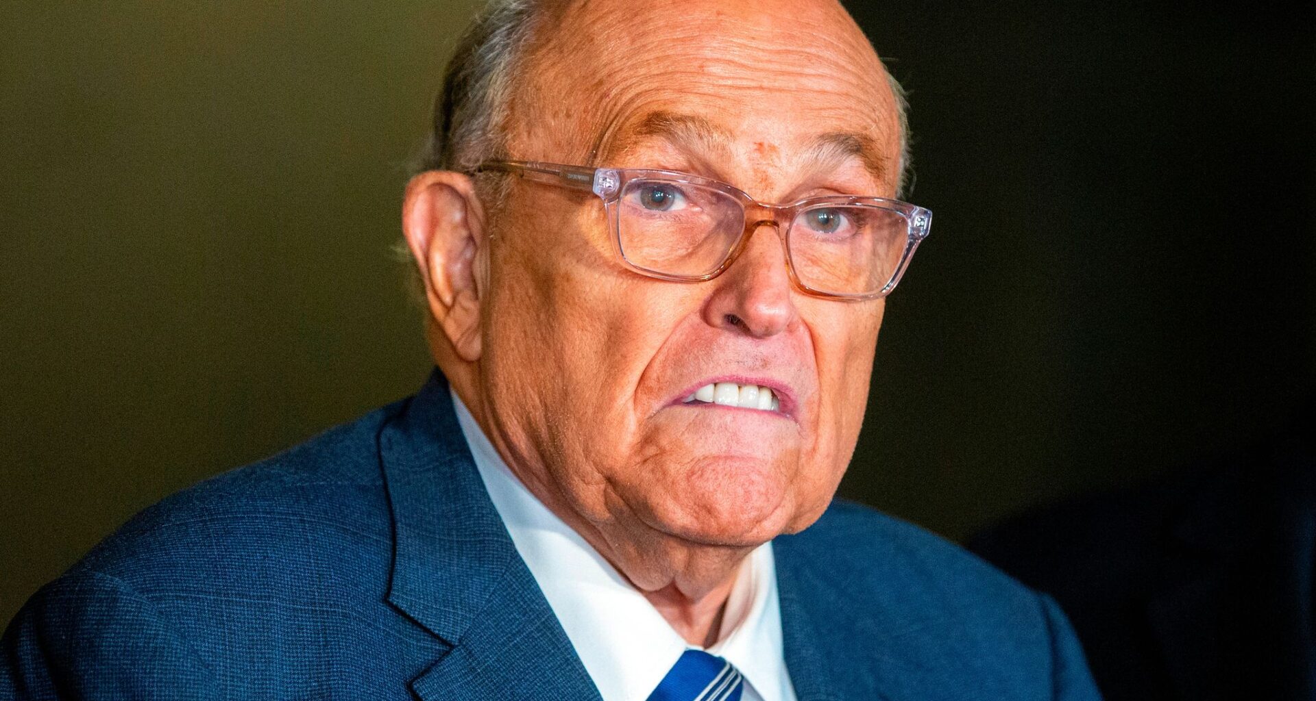 Giuliani returns to his show after viral pneumonia hospitalization