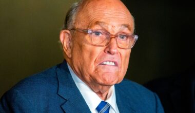 Giuliani returns to his show after viral pneumonia hospitalization