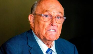Giuliani returns to his show after viral pneumonia hospitalization