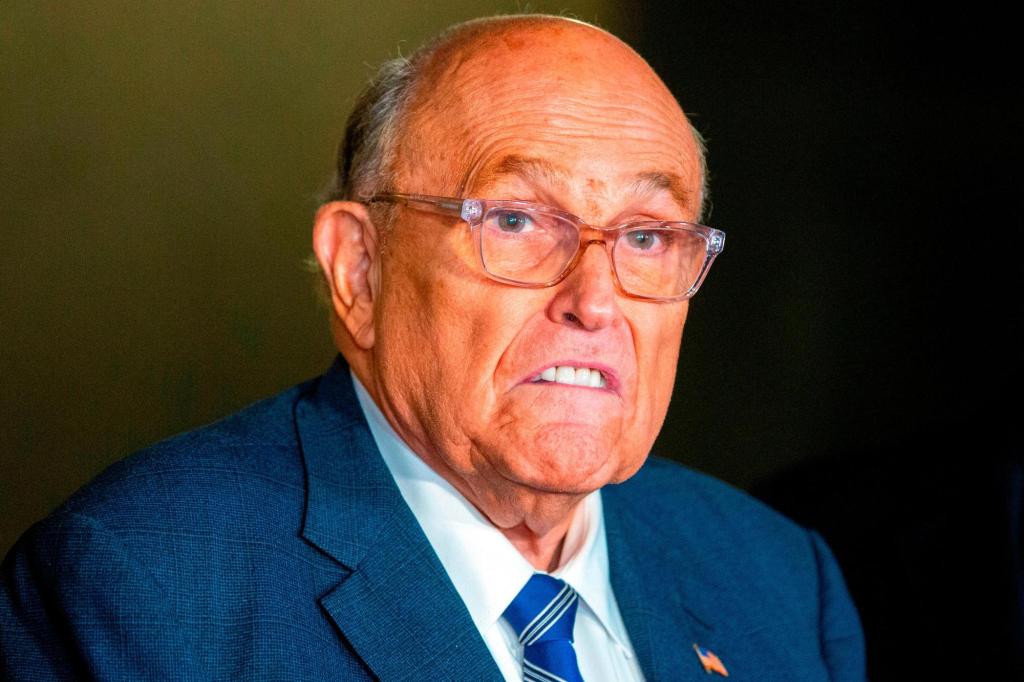 Giuliani returns to his show after viral pneumonia hospitalization