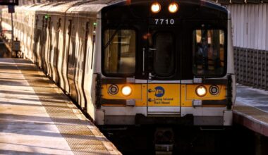 Hochul, Mamdani respond to LIRR strike threat
