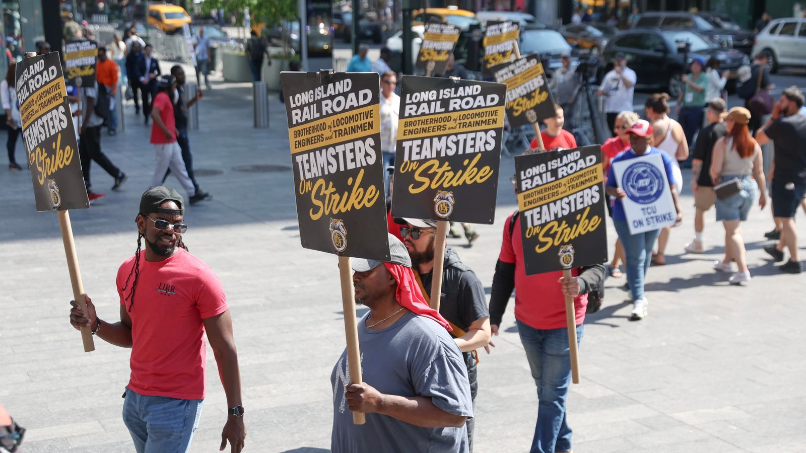 “We all should unite”: New York bus drivers speak out in support of Long Island Rail Road strike