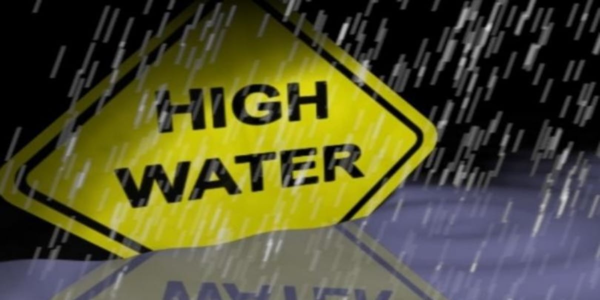 Water over roadway closes K-18 highway near Manhattan