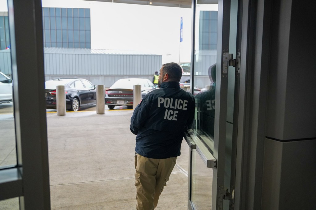 Judge bans most arrests by federal agents in immigration courts in NY