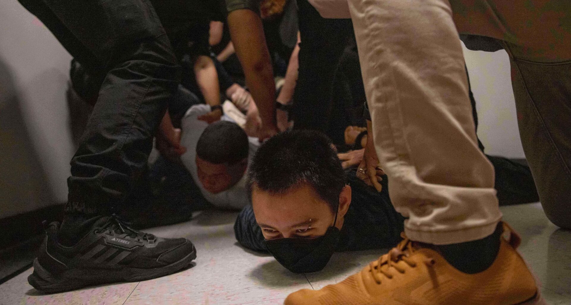 Federal judge bans most arrests by federal agents in immigration courts in New York