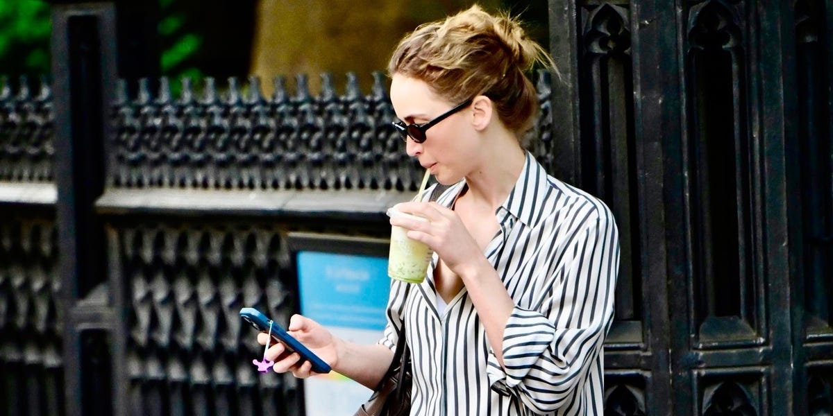 Jennifer Lawrence Tries Out Citrus Dressing in New York City