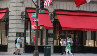 Woman dies after falling into uncovered manhole in Midtown Manhattan