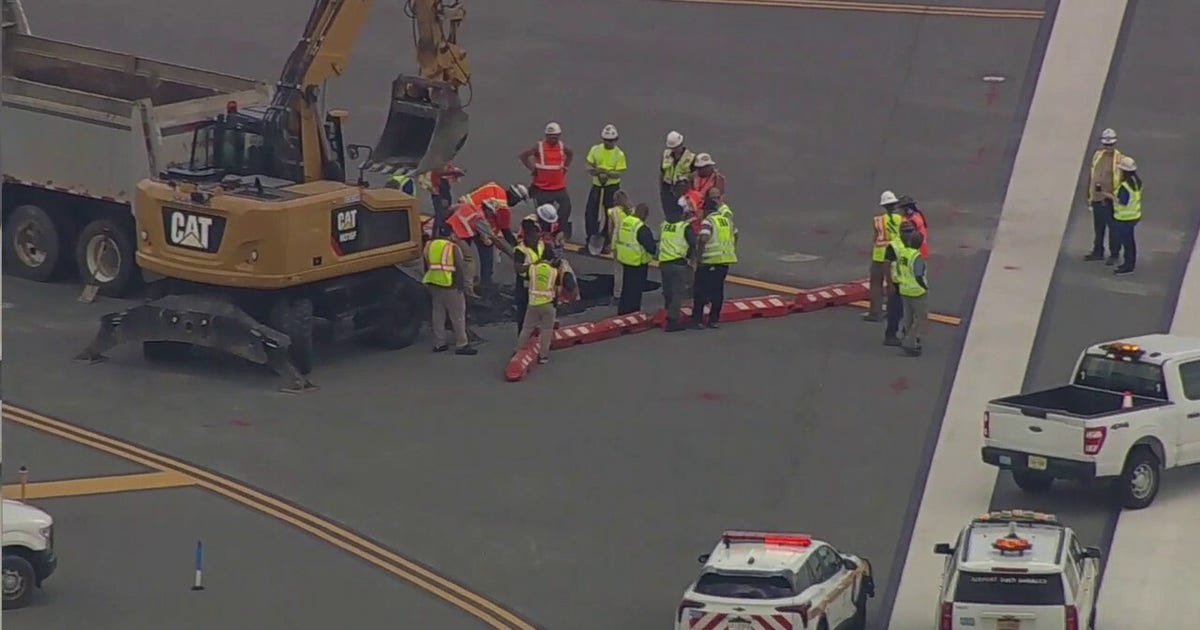 Track delays at LaGuardia Airport amid runway shutdown