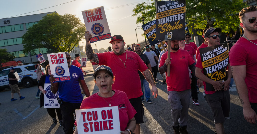 L.I.R.R. Strike Ends After Tens of Thousands Endure Lengthy Commutes
