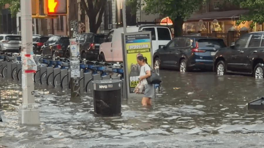 See it: knee-high flooding, blocked roads after NYC thunderstorms