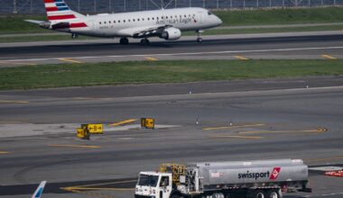 LaGuardia Airport runway still closed due to sinkhole, reopening expected before Friday flights