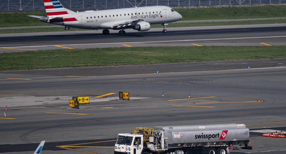 LaGuardia Airport runway still closed due to sinkhole, reopening expected before Friday flights