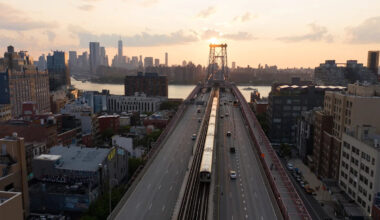 Teen dead, 18-year-old critical after 'subway surfing' over Manhattan bridge: Police