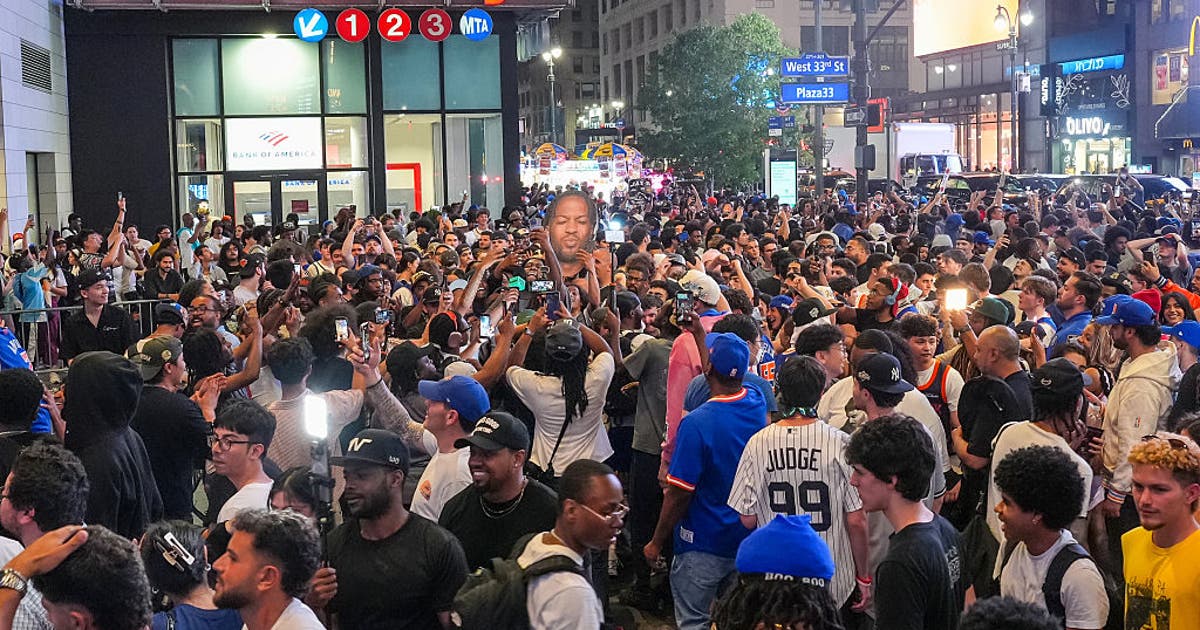 NYPD halts Knicks watch parties outside MSG after 'unruly' fans cause chaos
