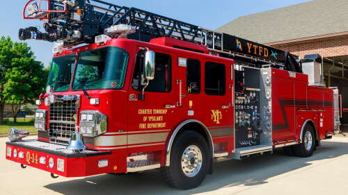 US-NEWS-TRUCK-WITH-77FOOT-LADDER-15M-6-MLI.jpg