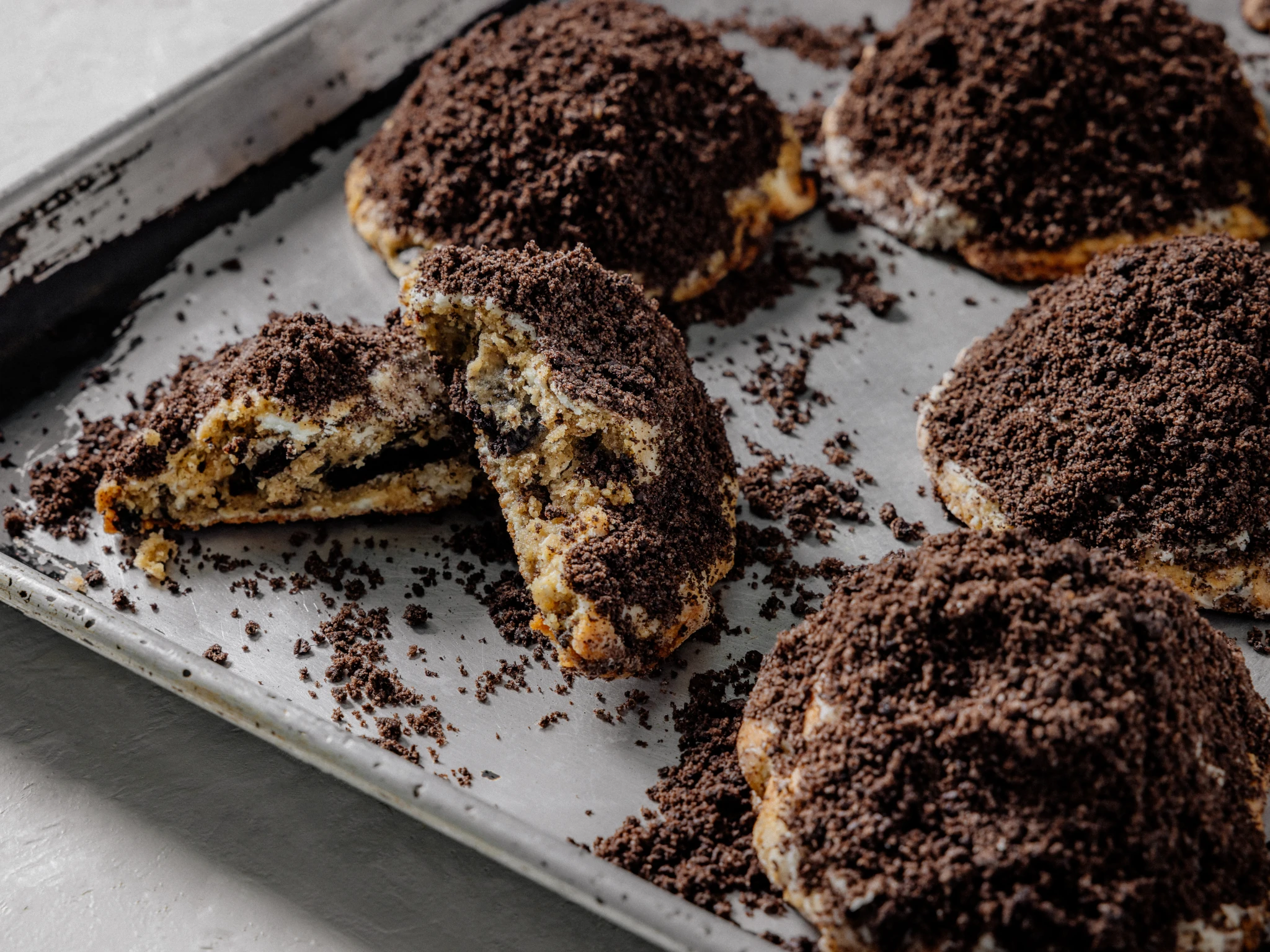 Last Crumb Cookies & Cream cookie