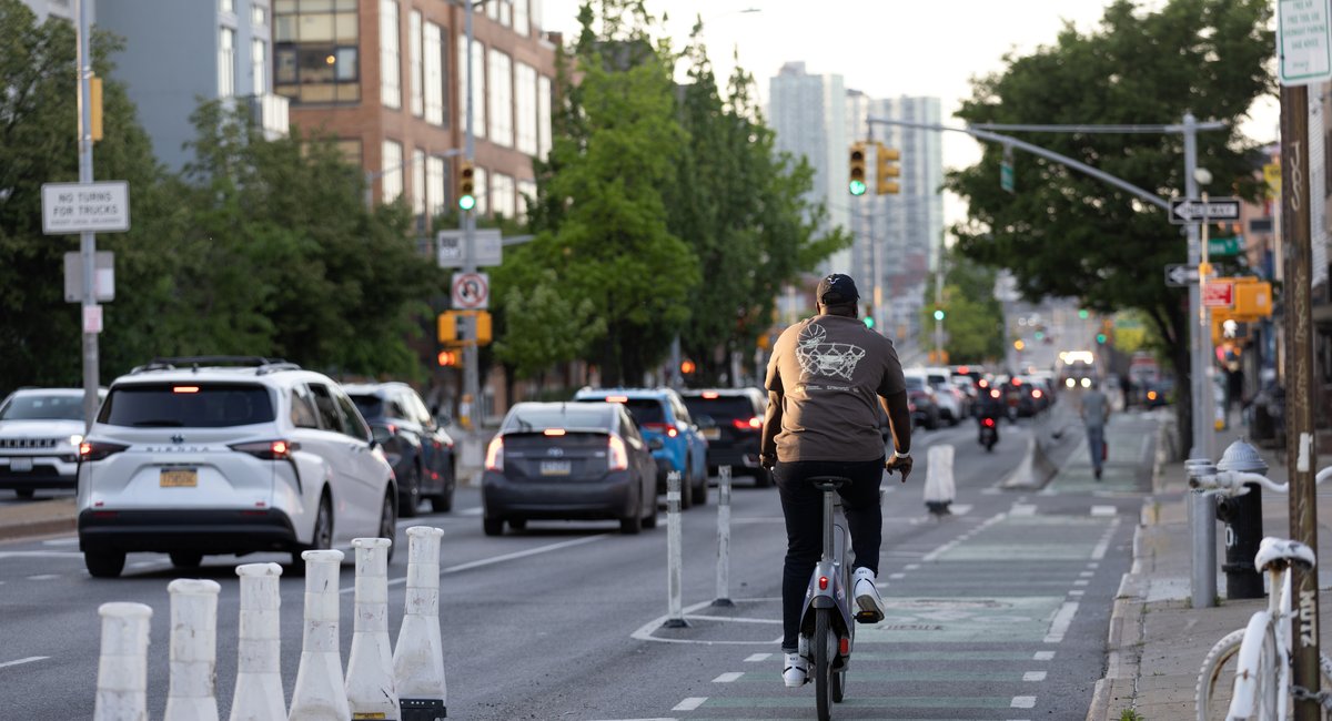 Mamdani to announce bike lane plans that would finally end McGuinness Boulevard saga