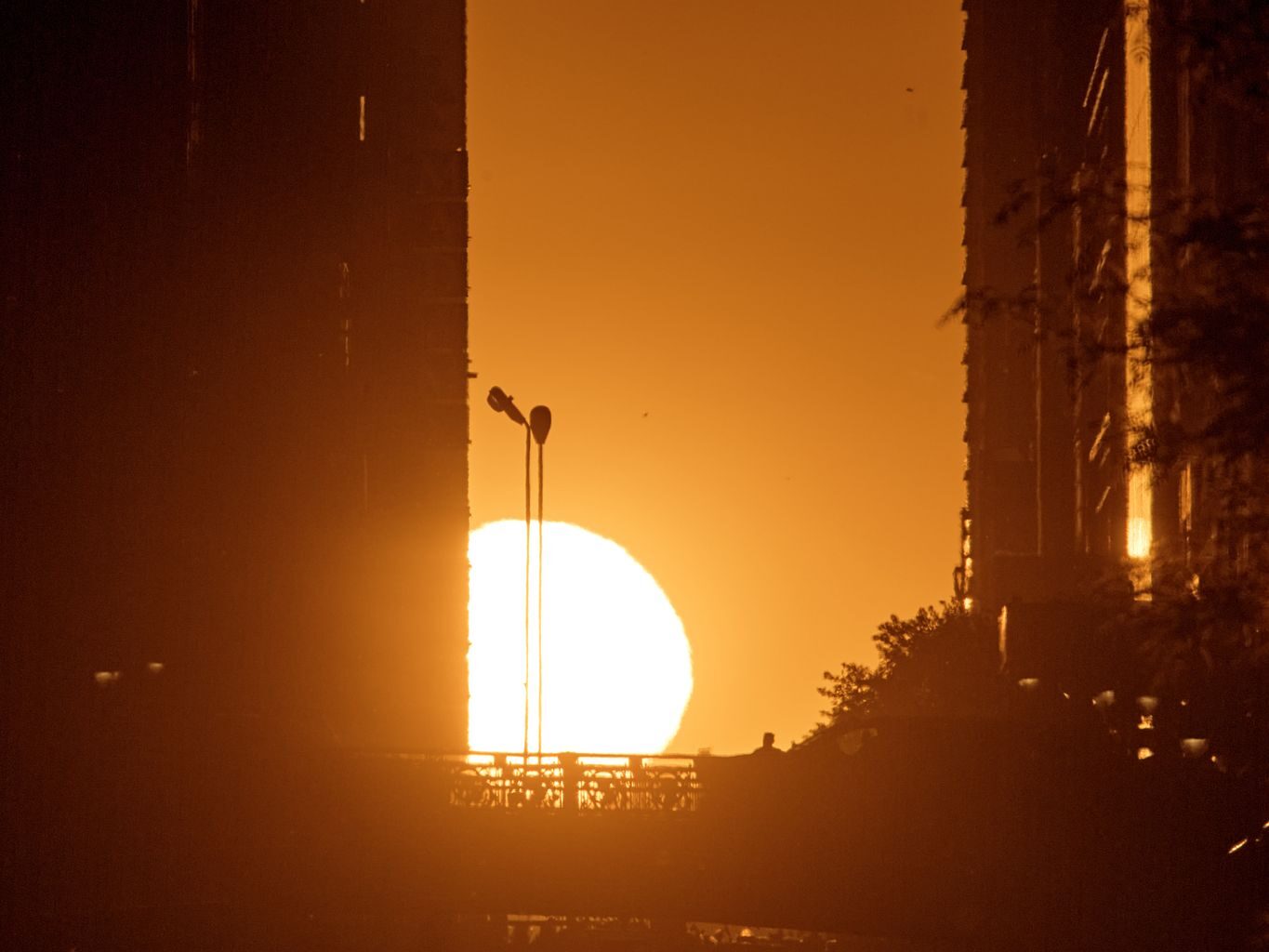 What to know about Manhattanhenge, NYC's sunset spectacle