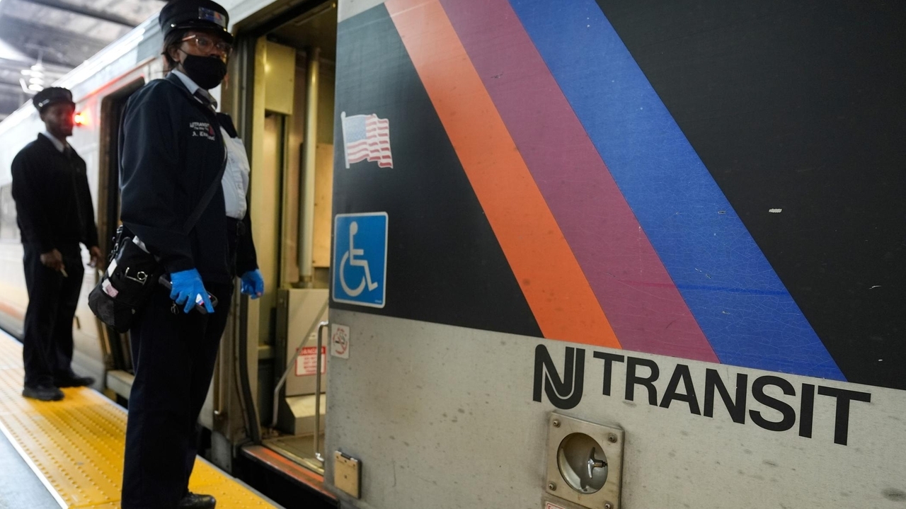 Rail car fire near New York's Penn Station injures 5, snarls morning commute, train service delayed