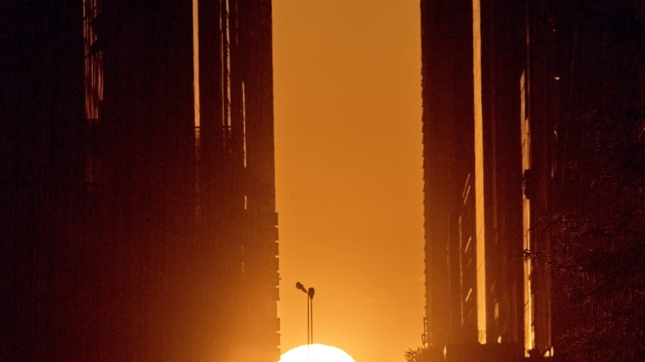 What to know about Manhattanhenge, NYC's sunset spectacle