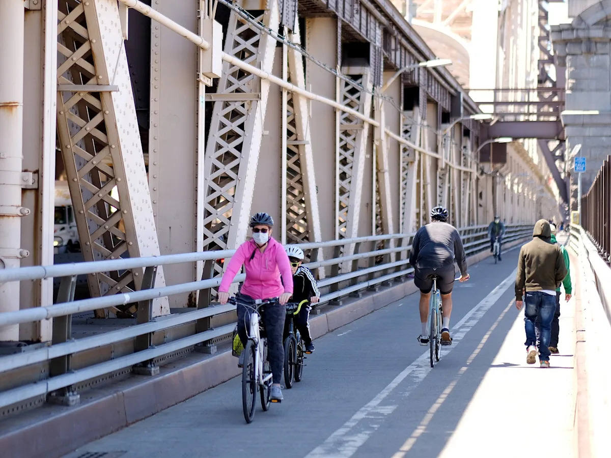 2 dead after e-scooter crashes into bike on New York City bridge
