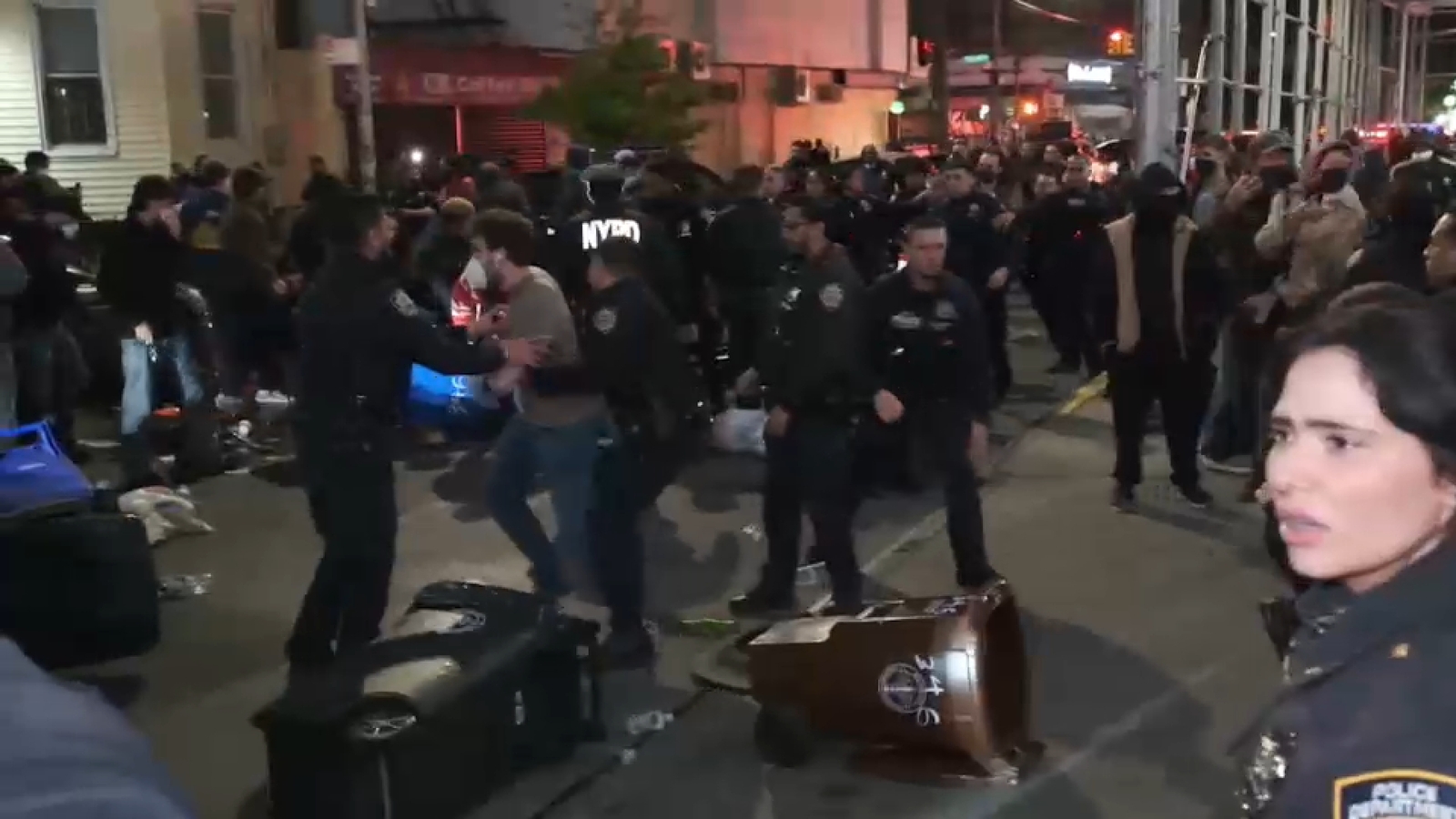 Protest breaks out as ICE arrests man at Wyckoff Heights Medical Center in Bushwick, Brooklyn