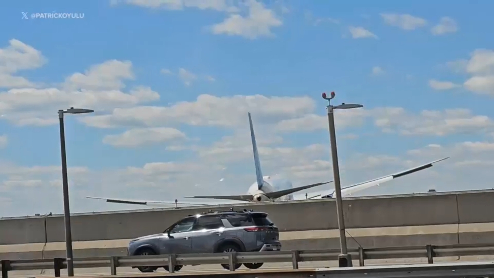 United flight strikes light pole while landing at Newark Airport