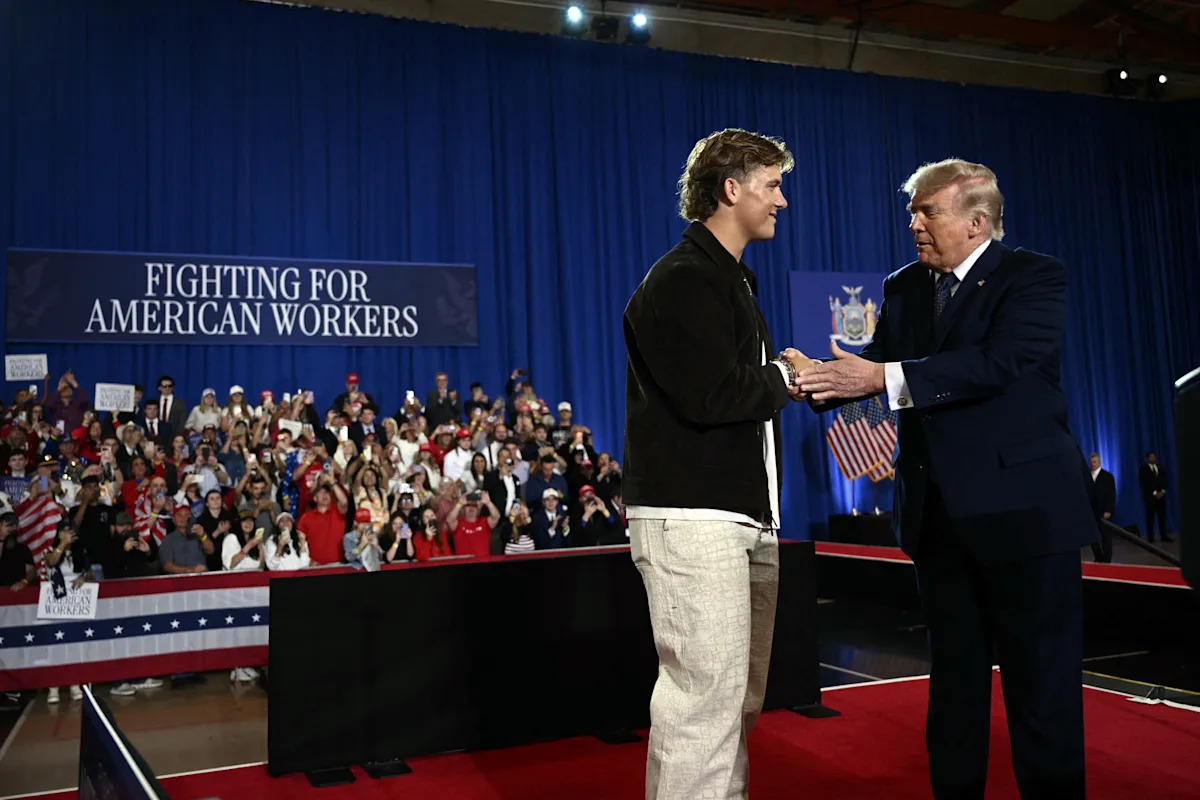 See it: Giants' Jaxson Dart introduces President Trump before New York rally