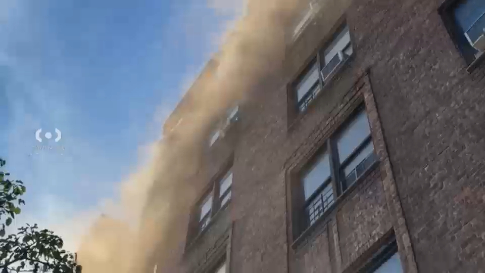 2 hurt amid apartment fire in Jackson Heights, Queens