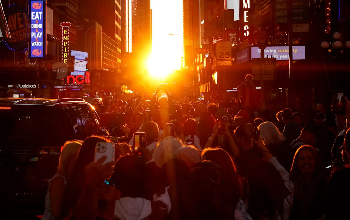 'Manhattanhenge' returns to NYC for a second night this evening. Here are the best spots to view the iconic sunset.