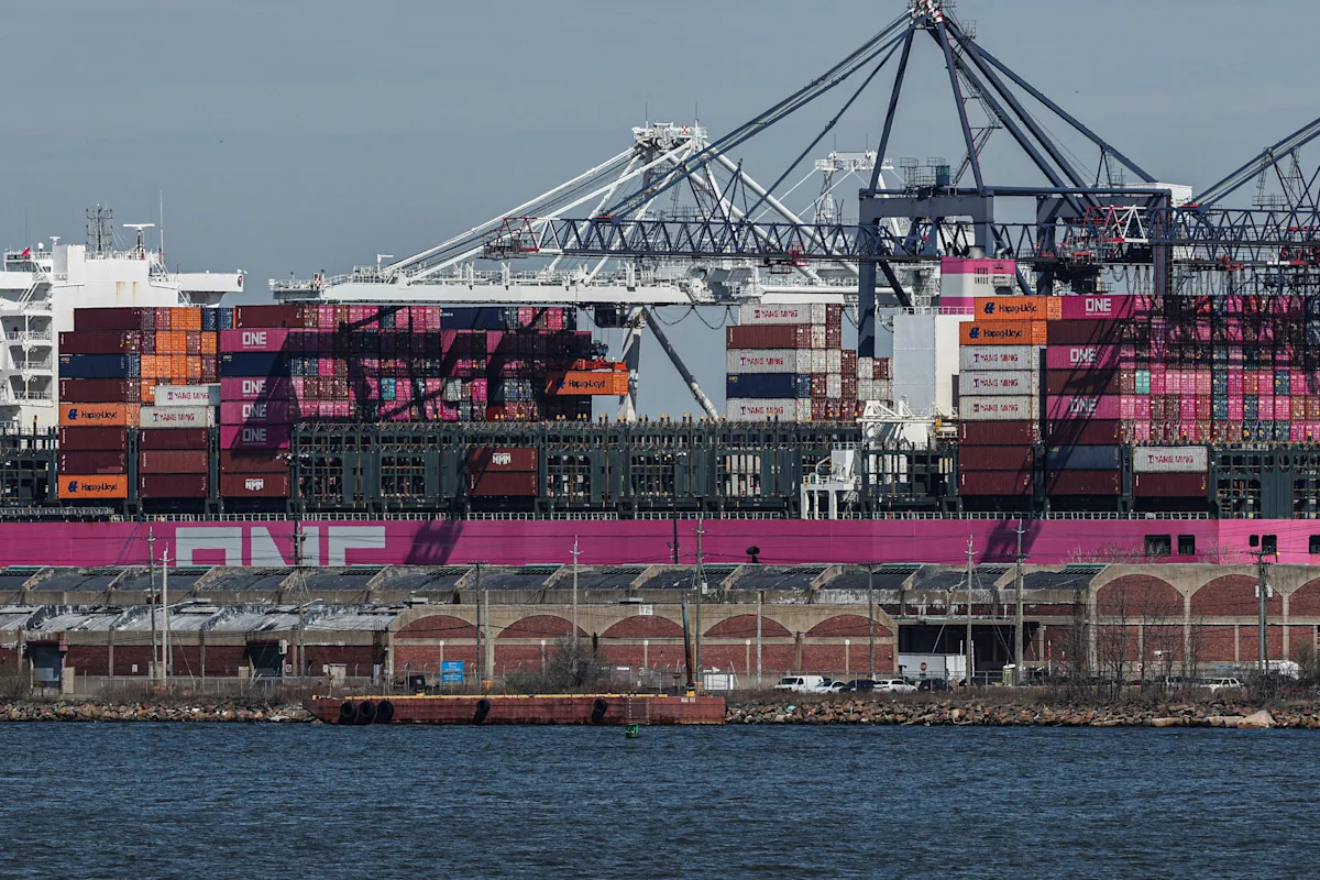 1 person has died after blast at New York City shipyard that also injured 36 people, officials say.