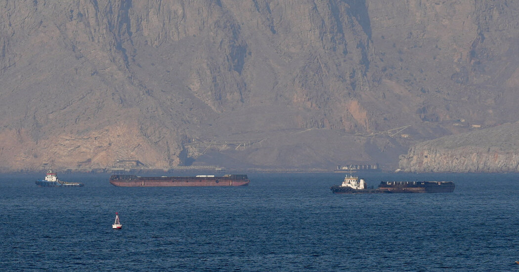 Iran and Oman in Talks Over Strait of Hormuz Ship Payment System