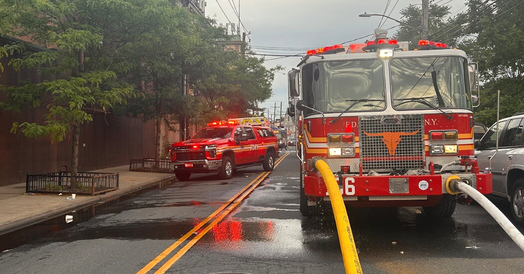Explosions Injure 13 Firefighters on Staten Island Barge