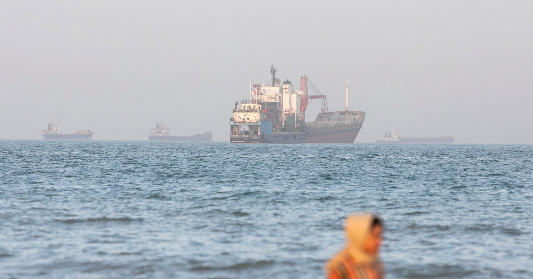 Iran War Live Updates: U.S. Officials Say Arrangement to Reopen Strait of Hormuz Is Close