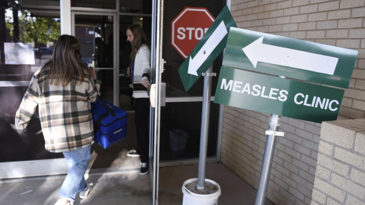 2nd measles case reported in Coconino County with public exposure details...