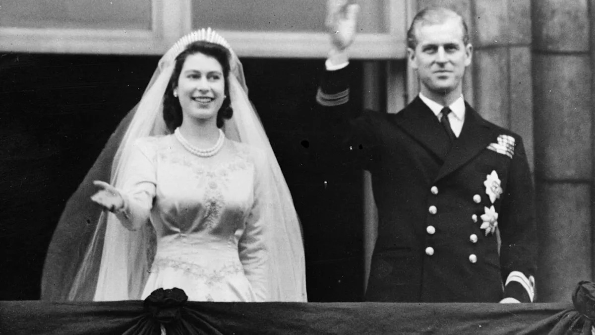 Exhibition of Queen Elizabeth II's Fashion Archives Extended Until April 2027