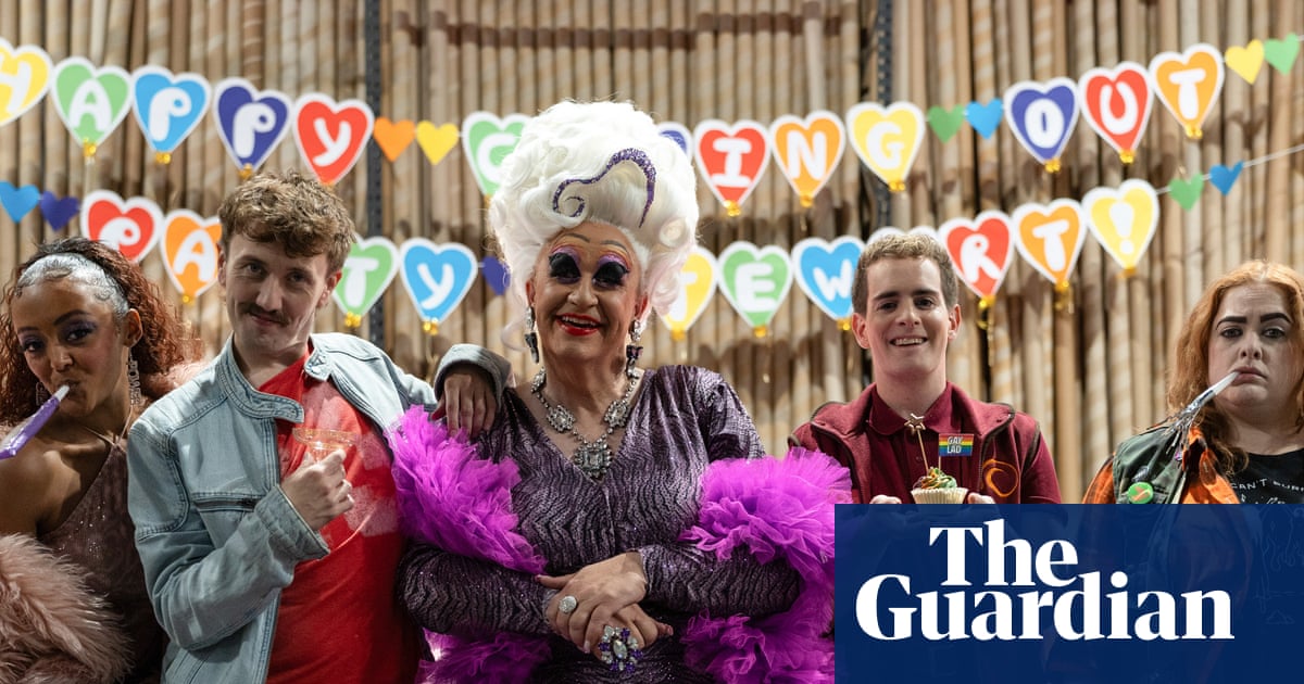 TV tonight: the return of super fun drag sitcom Smoggie Queens | Television