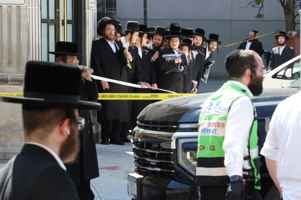Onlookers at the scene of the accident. William Farrington for NY Post
