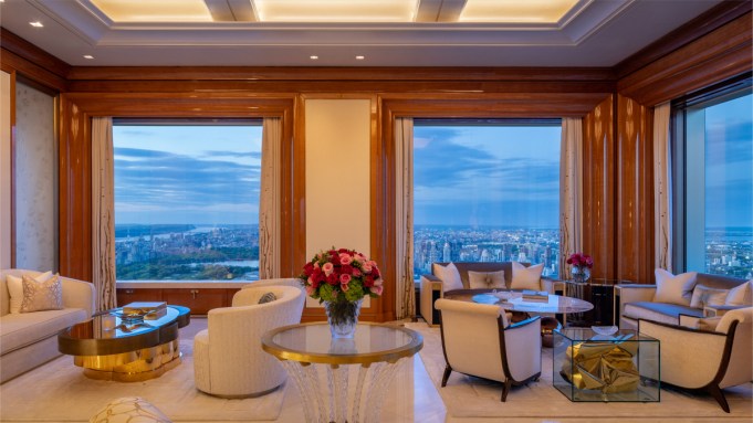 A Business Tycoon Lists 64th-Floor Manhattan Aerie for $90 Million