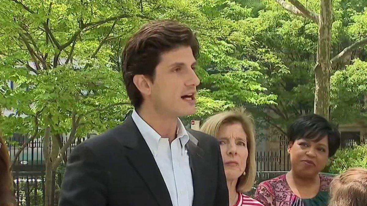 Manhattan Congressional candidate calls for “Monthly Mom’s” bonus – NBC New York