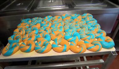 NYC bagel shop offering blue and orange bagels in honor of Knicks’ playoff run – NBC New York