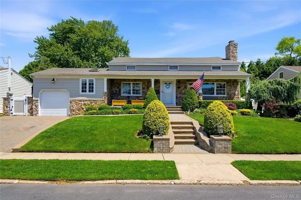 Long Island Cape Cod house