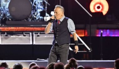 Bruce Springsteen appears to snub Chris Christie at Brooklyn show - Celebrity News - Entertainment