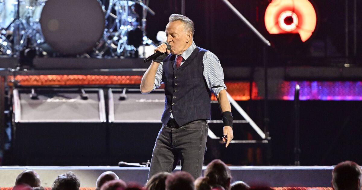 Bruce Springsteen appears to snub Chris Christie at Brooklyn show - Celebrity News - Entertainment