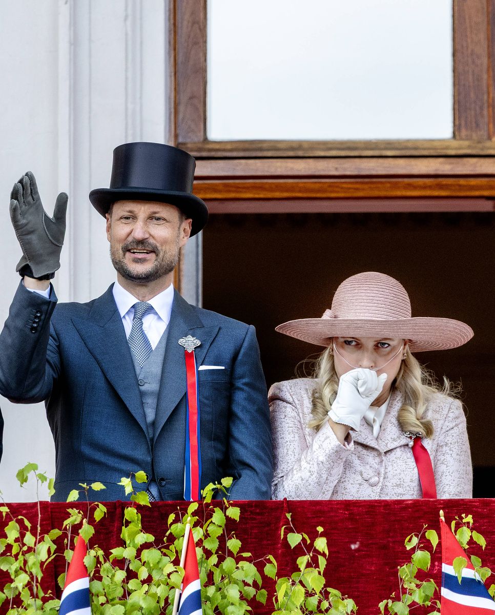 Crown Princess Mette-Marit’s worsening pulmonary fibrosis has raised growing concern in Norway.