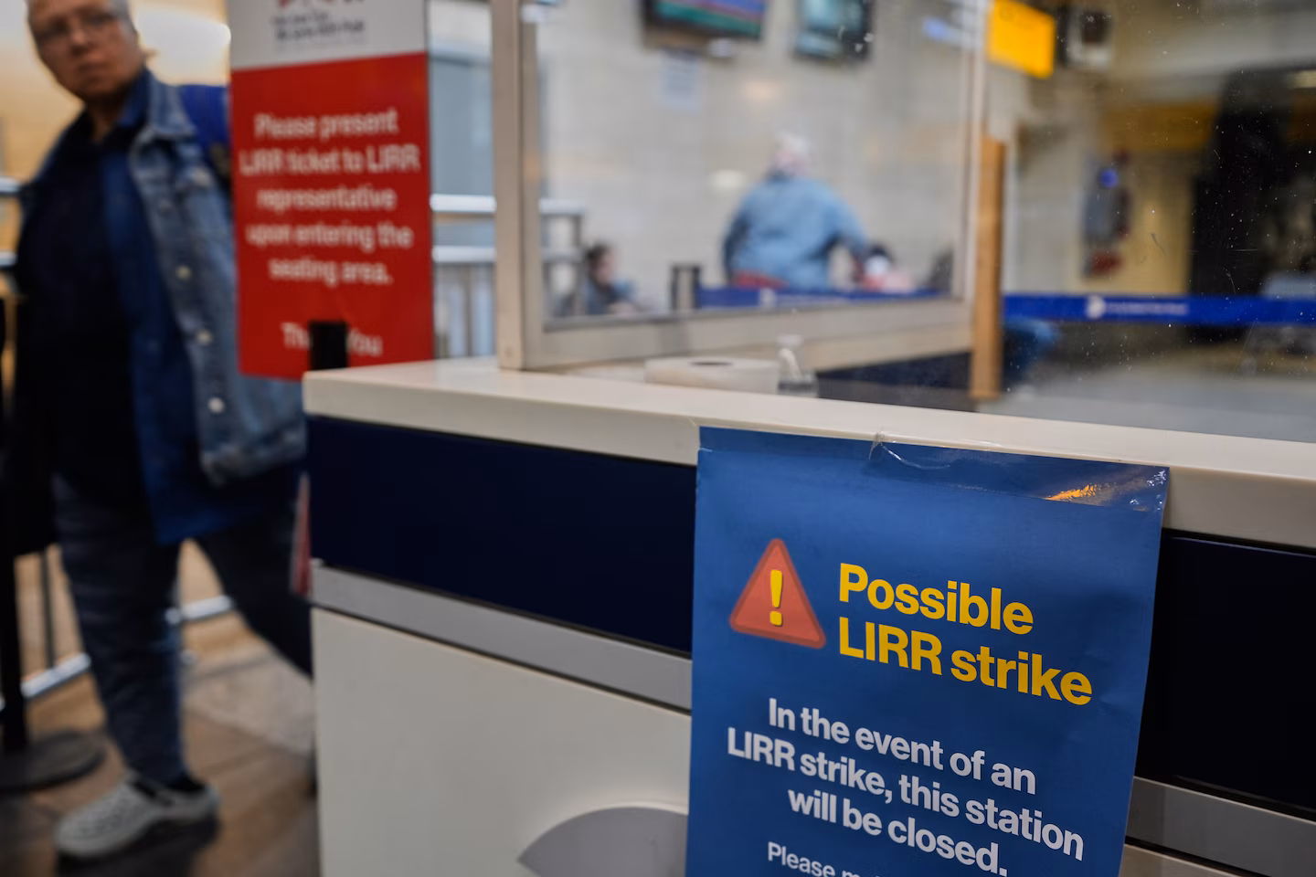 Strike deadline nears for New York-area train system with 250,000 daily commuters