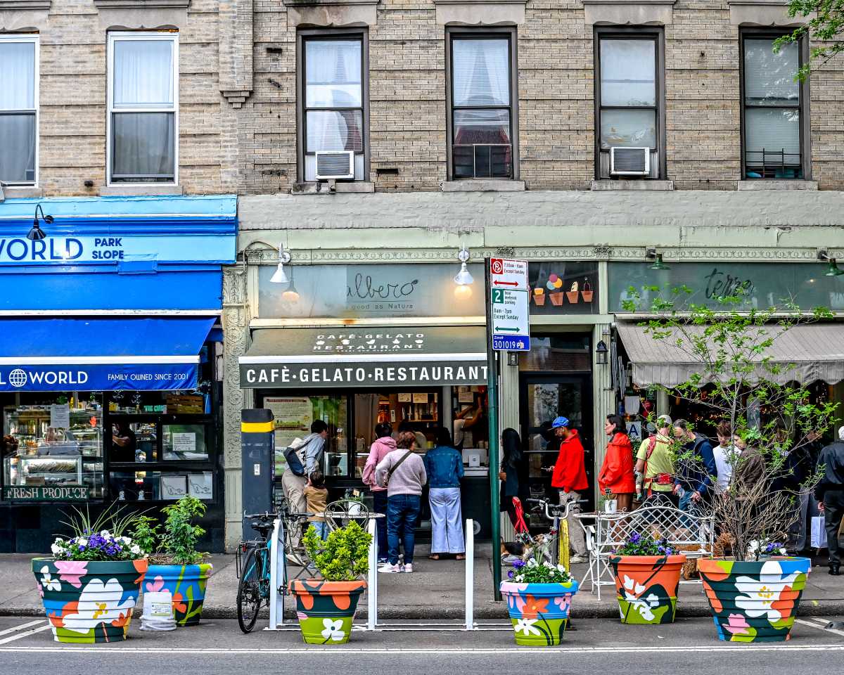 Brooklyn artist transforms drab Fifth Avenue planters into vibrant works of art • Brooklyn Paper