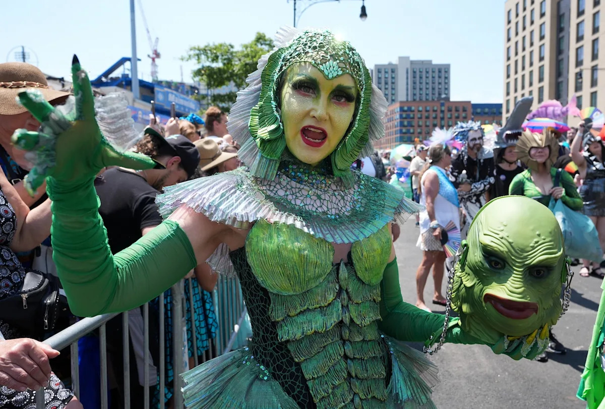 Brooklyn borough president makes pledge annually to save NYC’s beloved Mermaid Parade